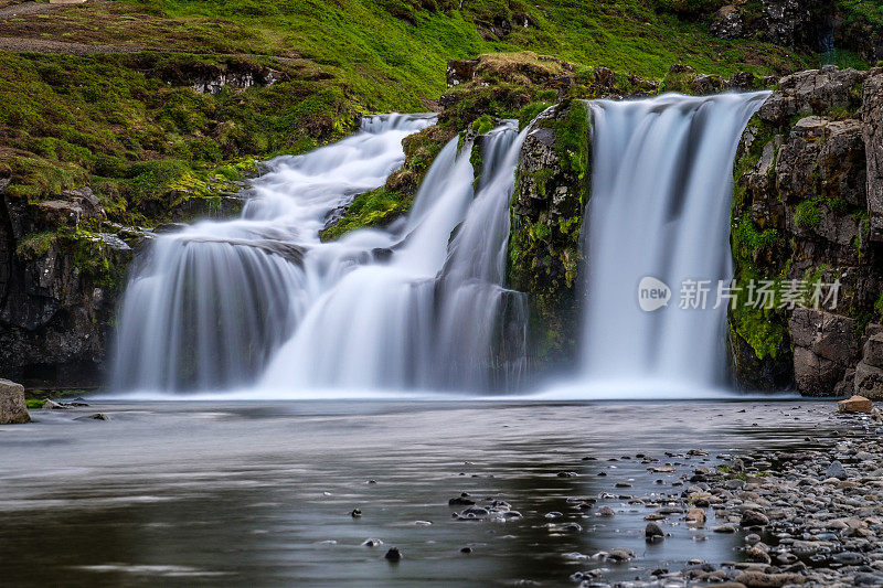 Kirkjufellsfoss 瀑布，斯奈山，冰岛